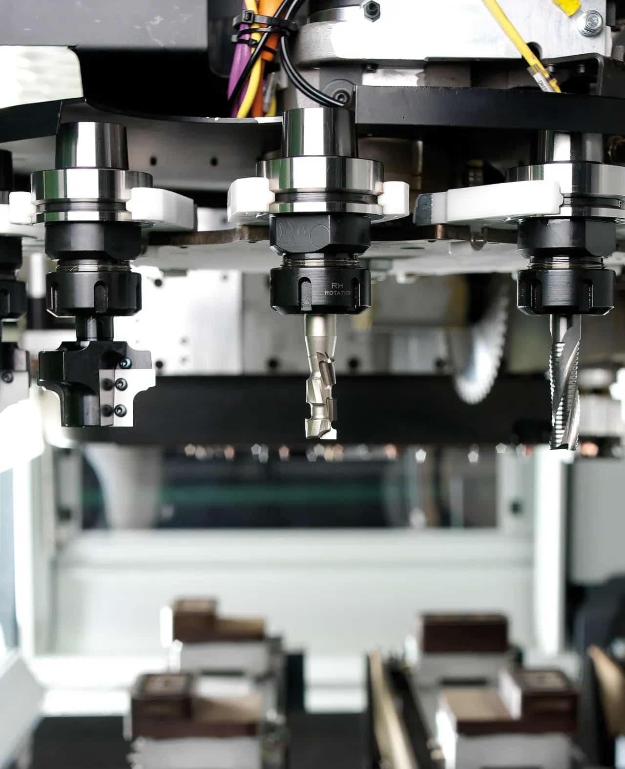 CMT CNC-frezen opgeslagen in CNC magazijn