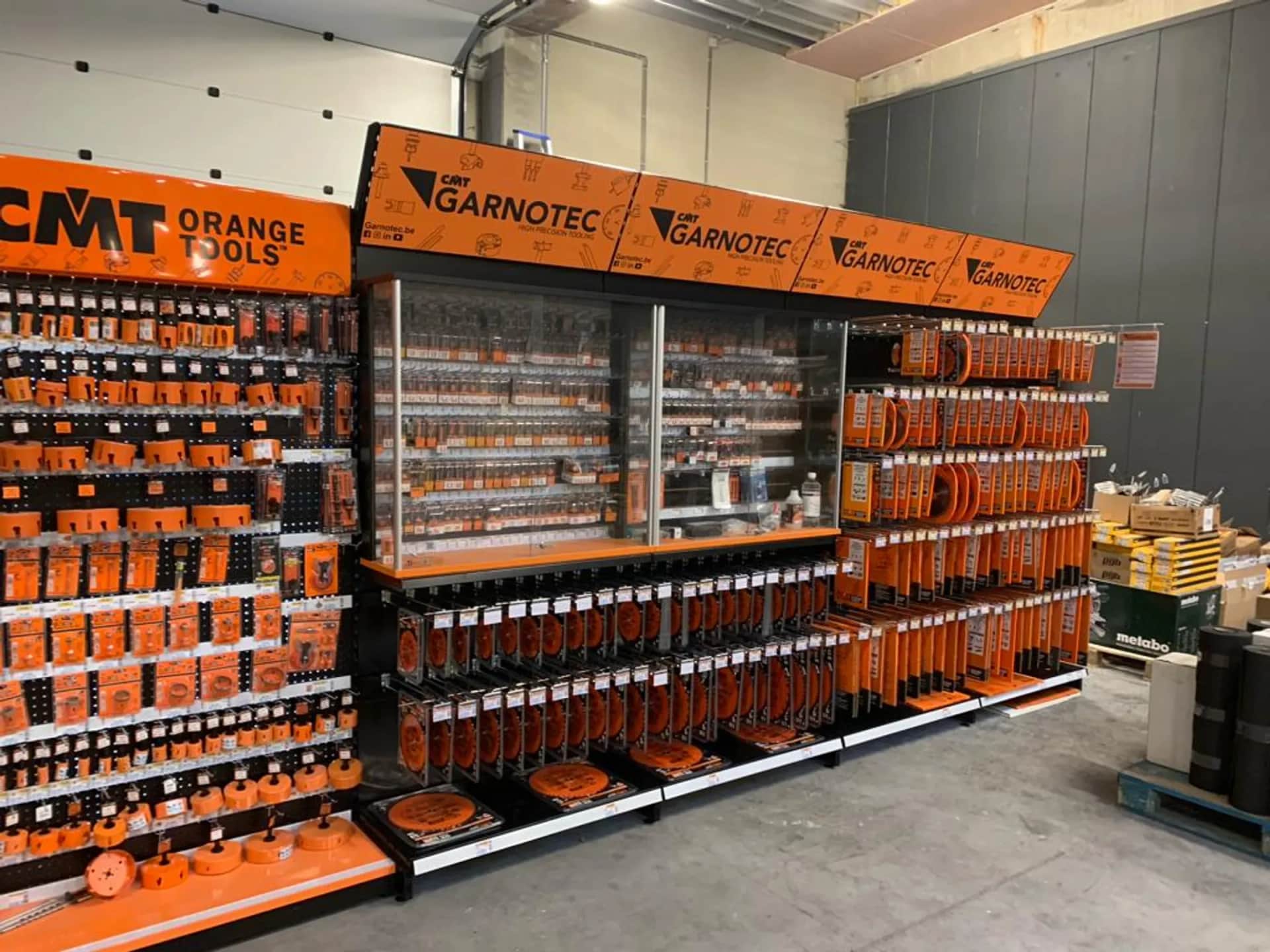 Garnotec CMT display met snijgereedschappen voor vakmensen