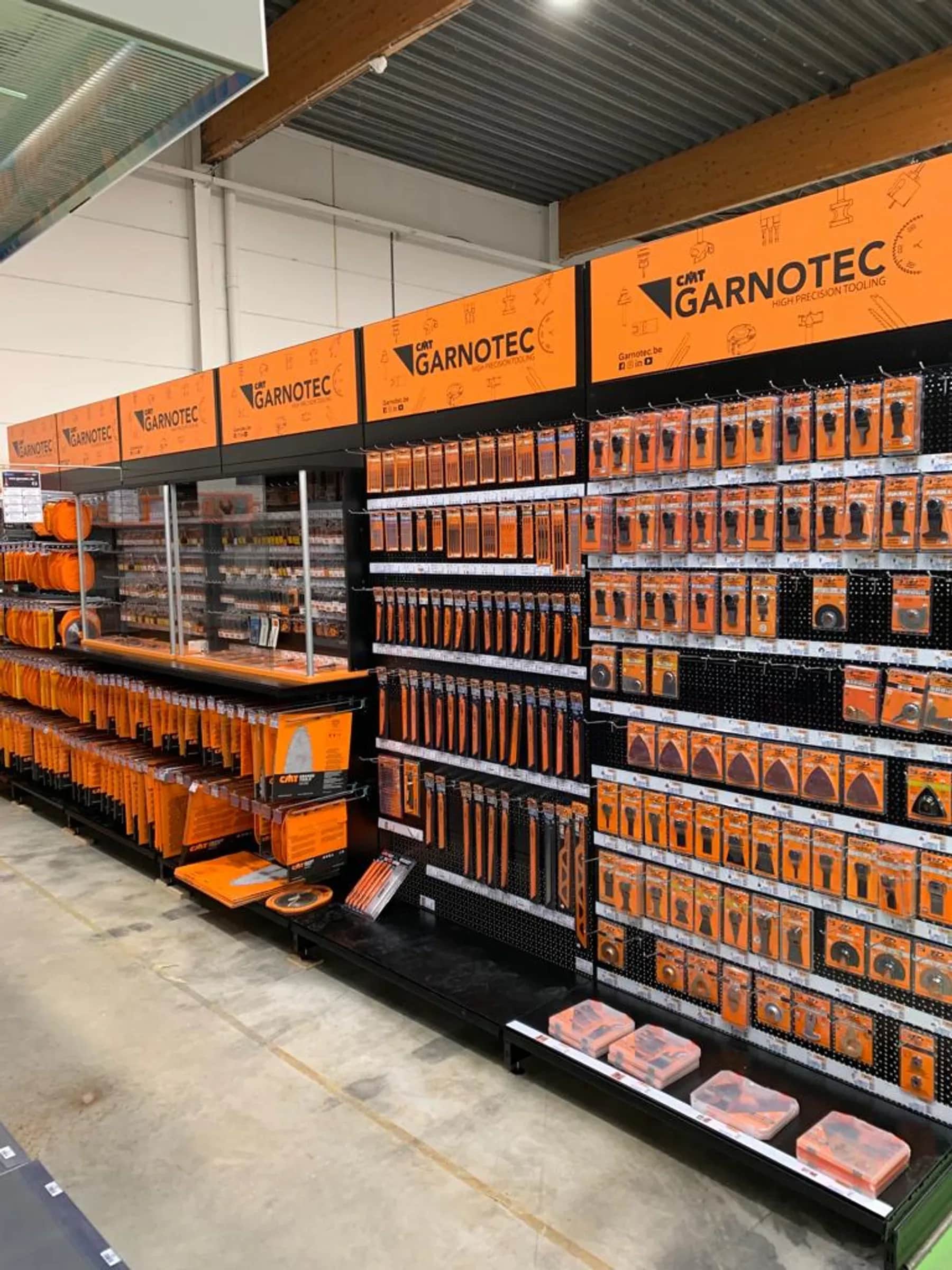 Garnotec CMT display met snijgereedschappen voor vakmensen